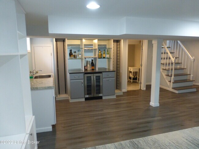 Building Photo - 701 Rudy Ln