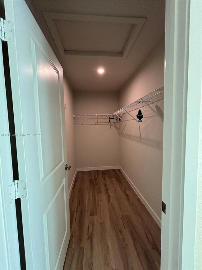 Building Photo - 1021 NE 5th Ave