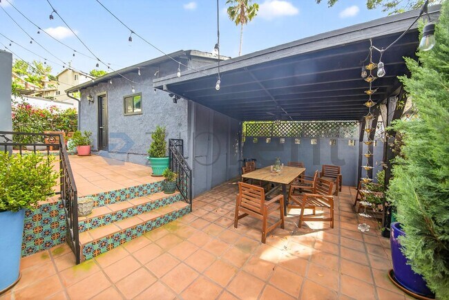 Building Photo - 4139 W Ave 42