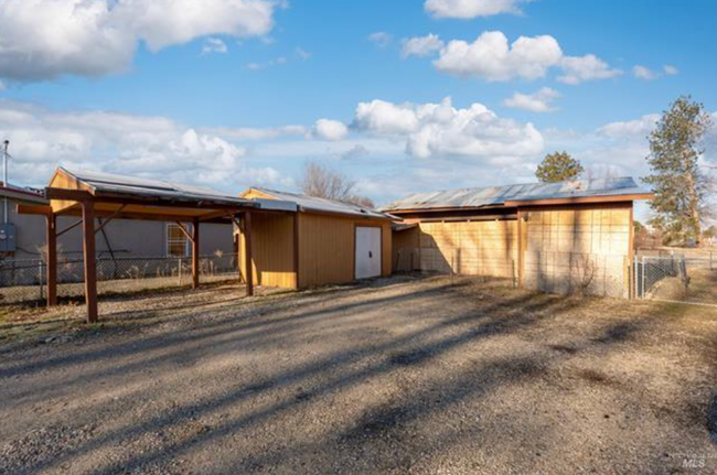 Building Photo - Garden City Home Close to the Boise Greenb...