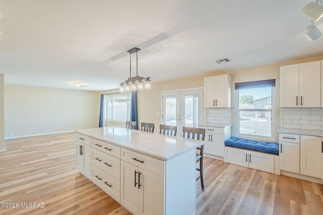 Building Photo - 10095 N Mill Crossing Way