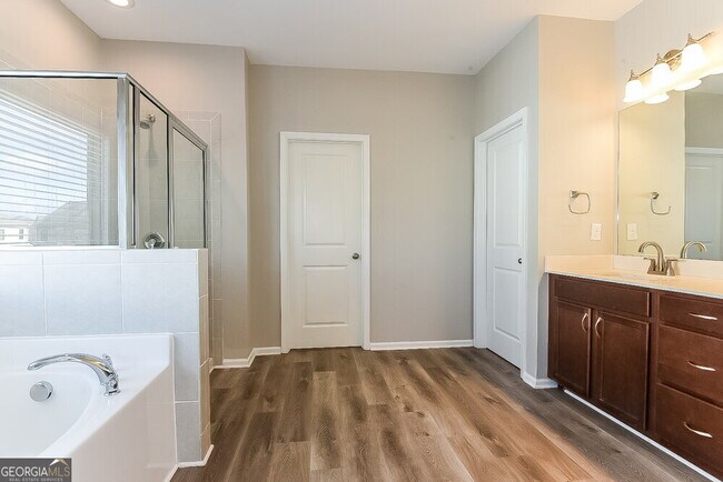 Building Photo - 4640 Settlers Grove Rd