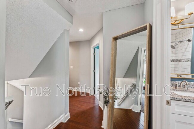 Building Photo - 693 Wilson Ave
