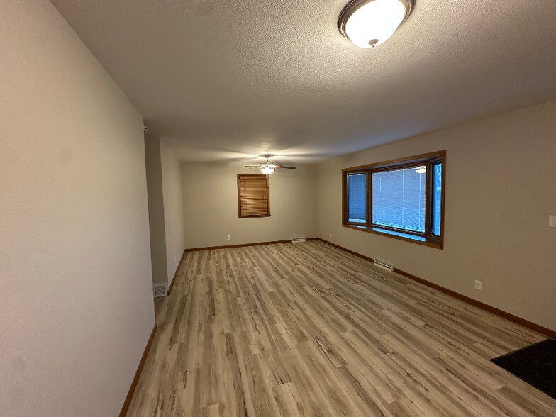 Building Photo - 3019 S Prairie Ave