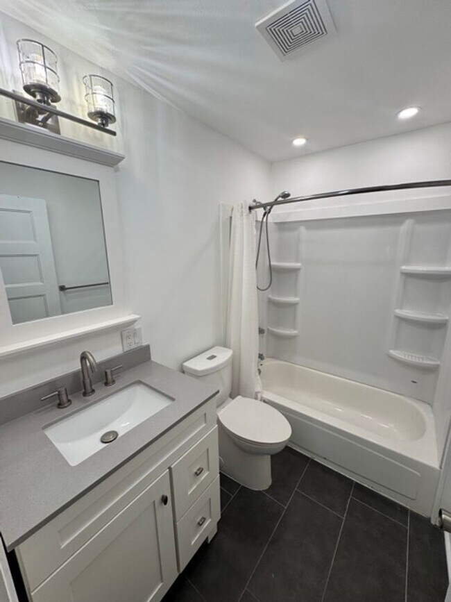 Building Photo - HALF OFF FIRST MONTHS RENT SPECIAL!!