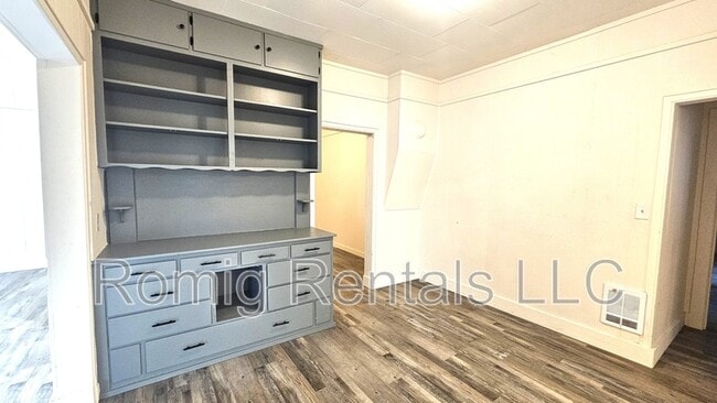 Building Photo - Cent- 1206 B Street