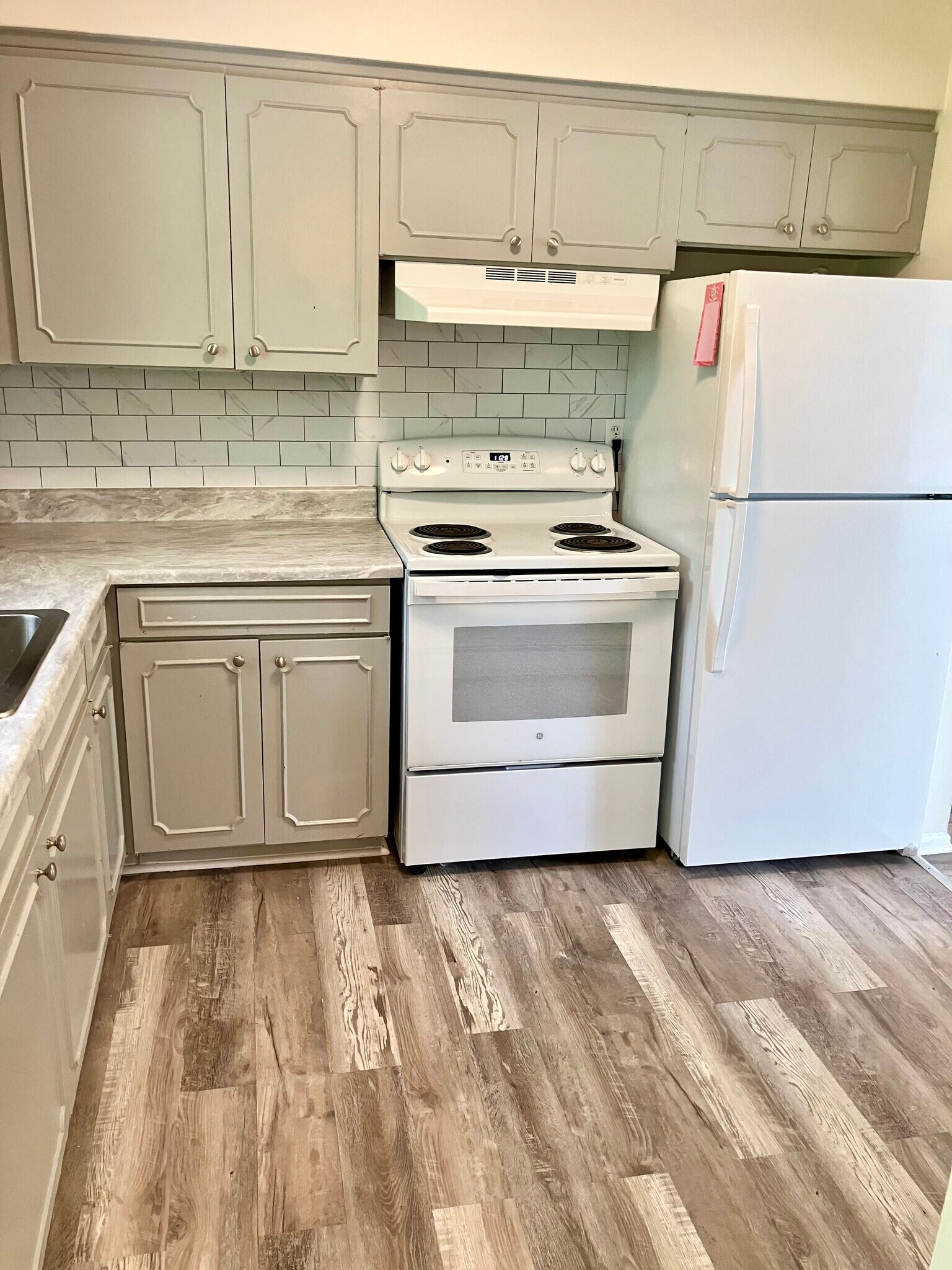 Kitchen - 141 Dunbar Ave