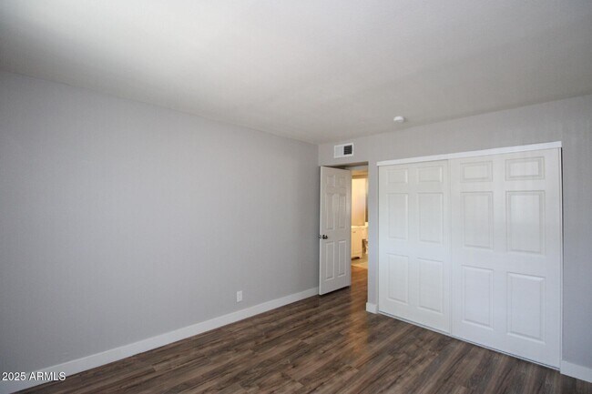 Building Photo - 6044 N 21st Ave