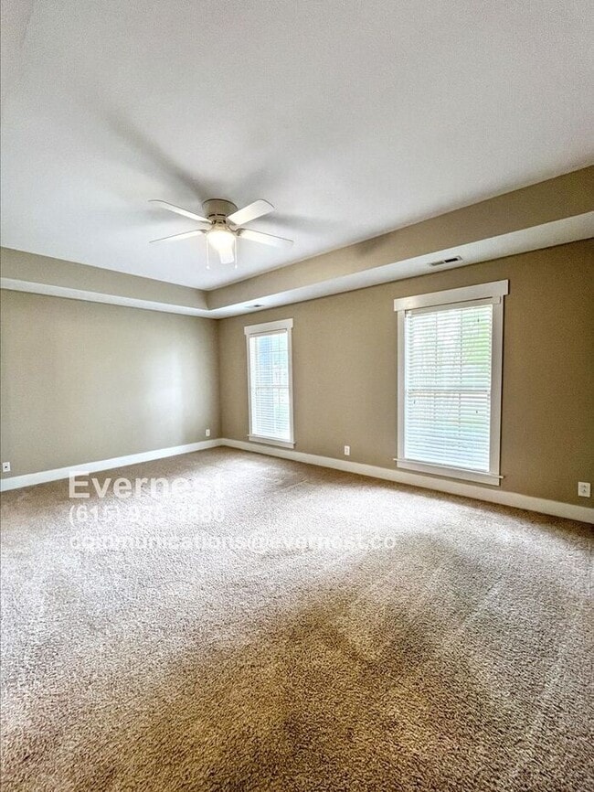 Building Photo - 5-Bedroom, 3-Bathroom Home with Modern Ame...