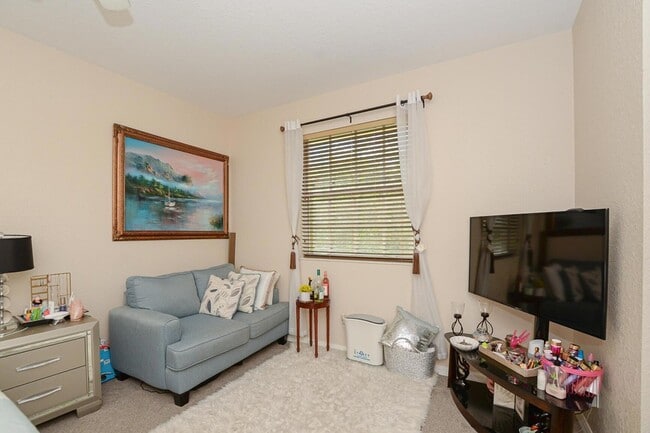 Building Photo - 9949 E Villa Cir