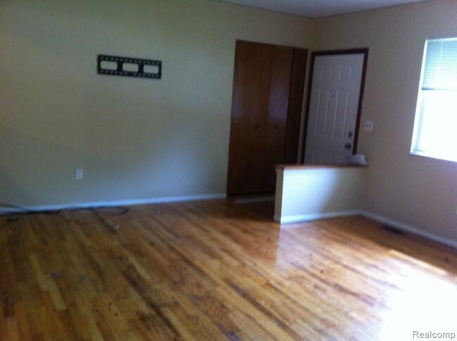 Building Photo - 467 S Marie St
