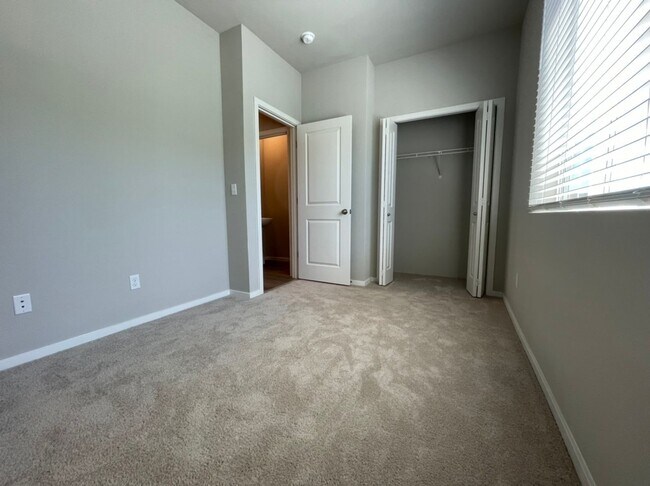 Building Photo - Modern 3-Bed, 2.5-Bath Home with Quartz Counters, Central A/C, and Prime Location!
