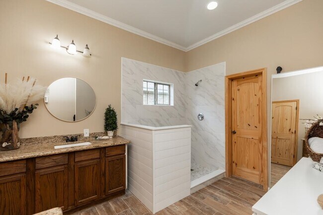 Building Photo - 6805 Aquarius