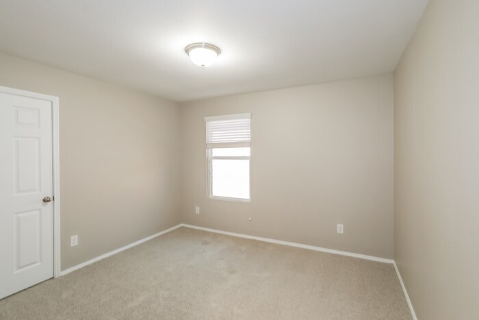 Building Photo - 10008 Calcite Dr