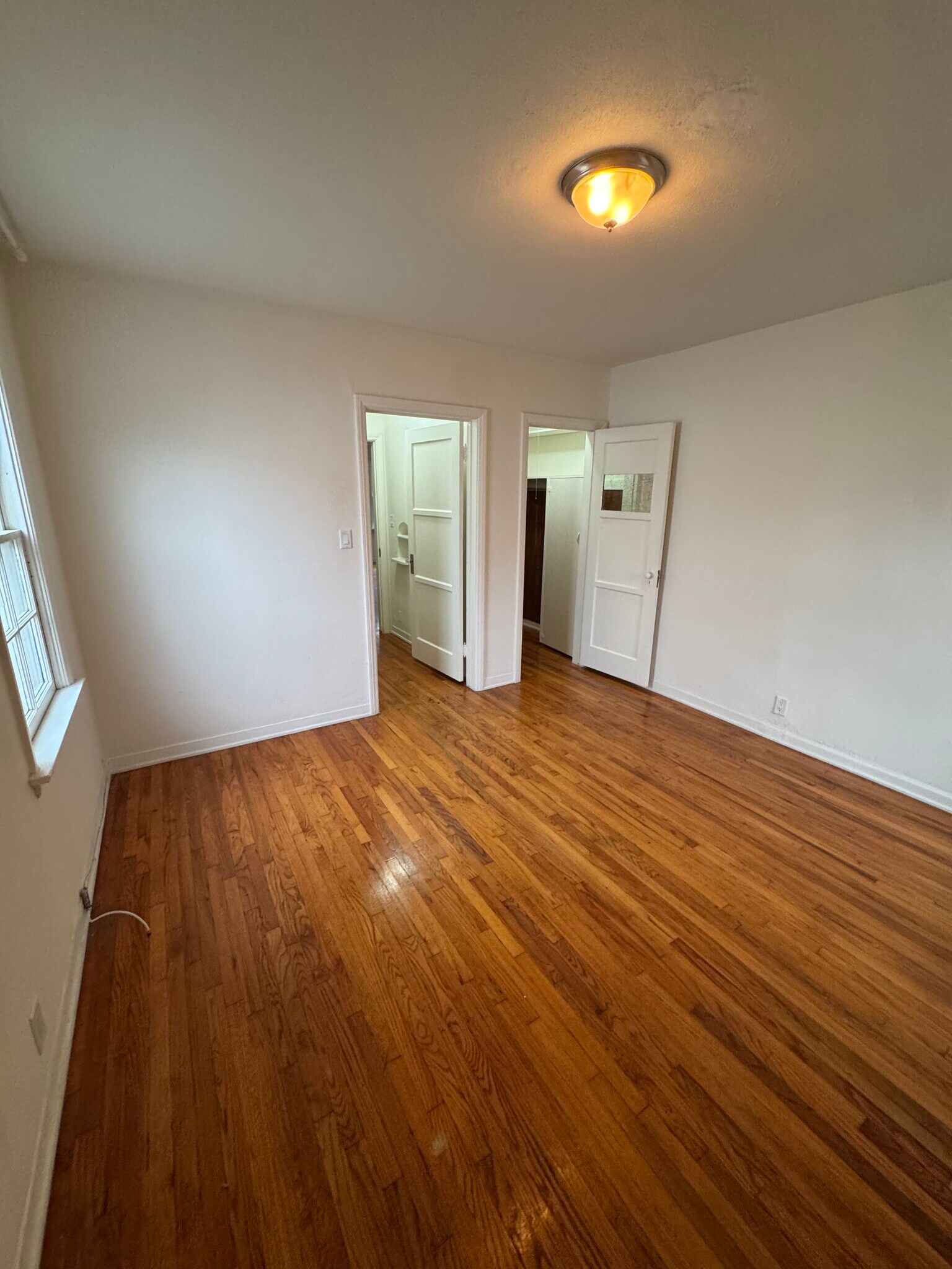 Building Photo - 5767 San Vicente Blvd