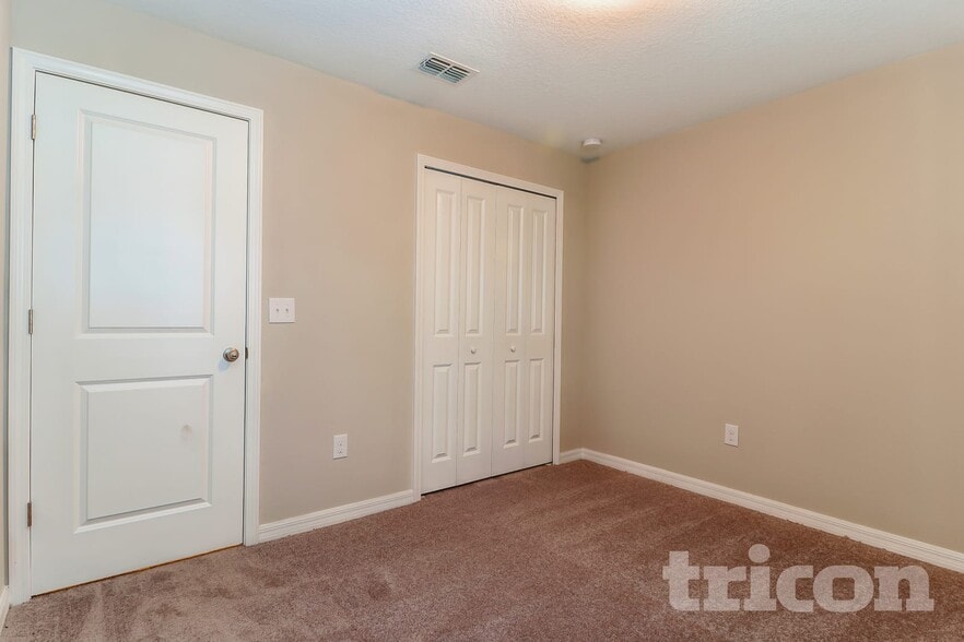 Building Photo - 1724 Broad Winged Hawk Dr