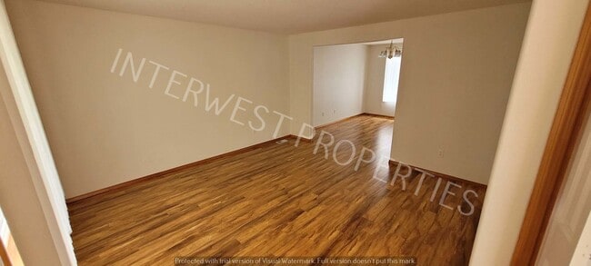 Building Photo - Spacious & Beautiful 4 bd 2.5 ba, 2 Story Battle Ground Home w/ A/C, Fireplace & so much More!