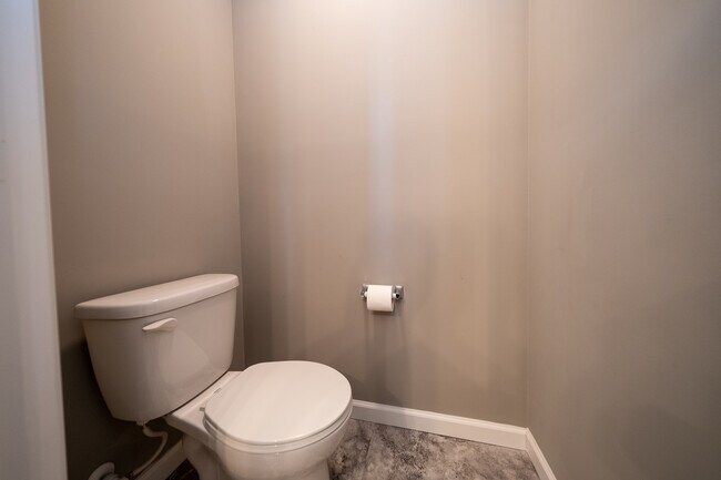 Building Photo - 725 Wildflower Ln
