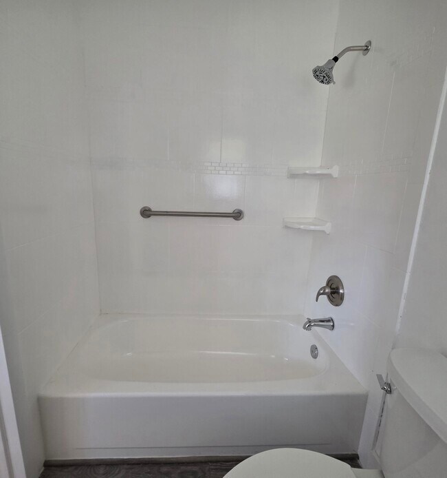 Building Photo - 718 Whippoorwill Ln