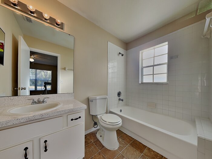 Building Photo - 11102 River Grove Dr