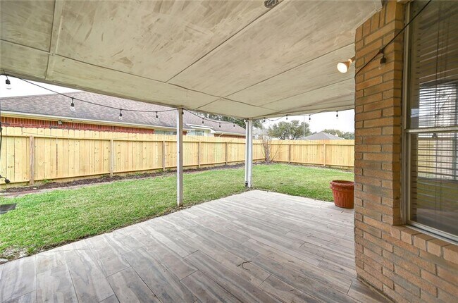 Building Photo - 11906 Dinosaur Valley Dr
