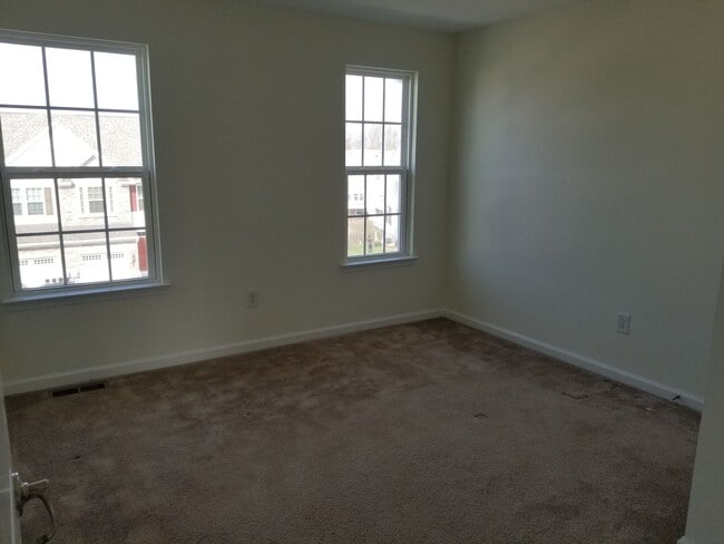 Building Photo - Large, Luxury, Garage Townhome in Hockessi...