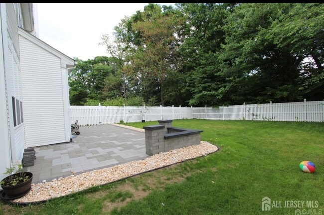 Building Photo - 96 Marion Dr