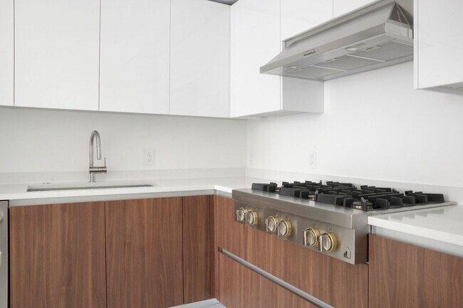 Building Photo - 400 Central Ave