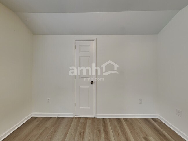 Building Photo - 300 Pemaquid Ct