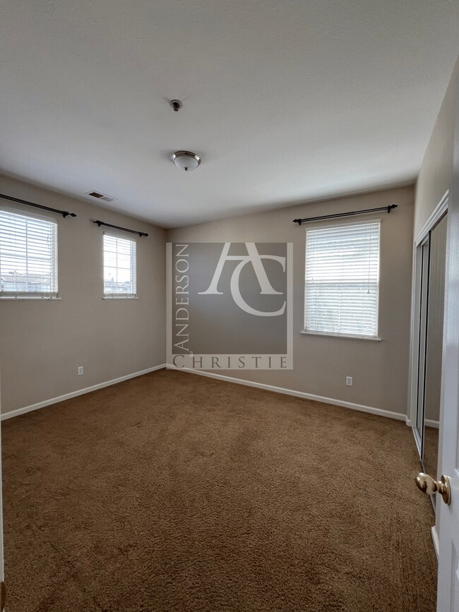 Building Photo - 4br in Bay Breeze Community