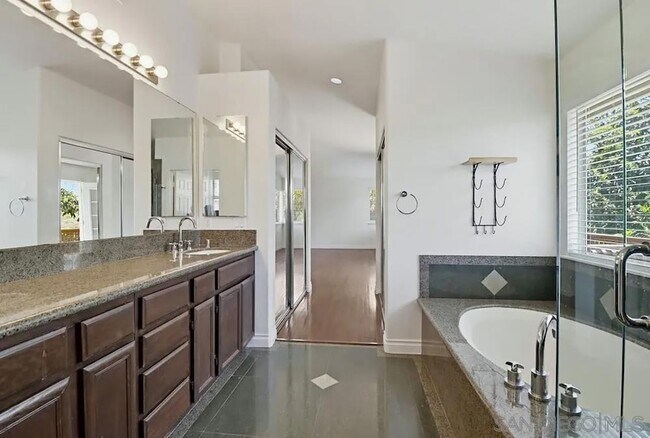 Building Photo - 1100 Corrales Ln