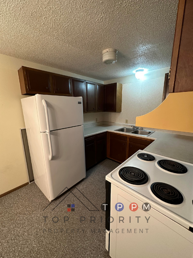 Building Photo - 1 Bedroom | 1 Bathroom Unit in Charles Cit...