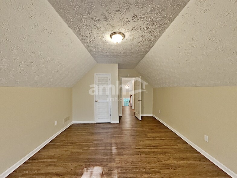 Building Photo - 2319 Clipper Ln