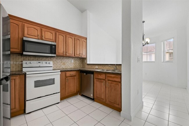 Building Photo - 1658 SE 28th Ct
