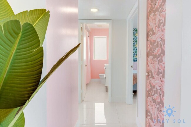 Building Photo - 809 S Ocean Dr