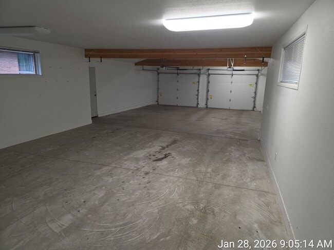 Building Photo - View home North Tacoma - 3 bedroom, 3.5 bathroom, 6 car garage - Available NOW!!!