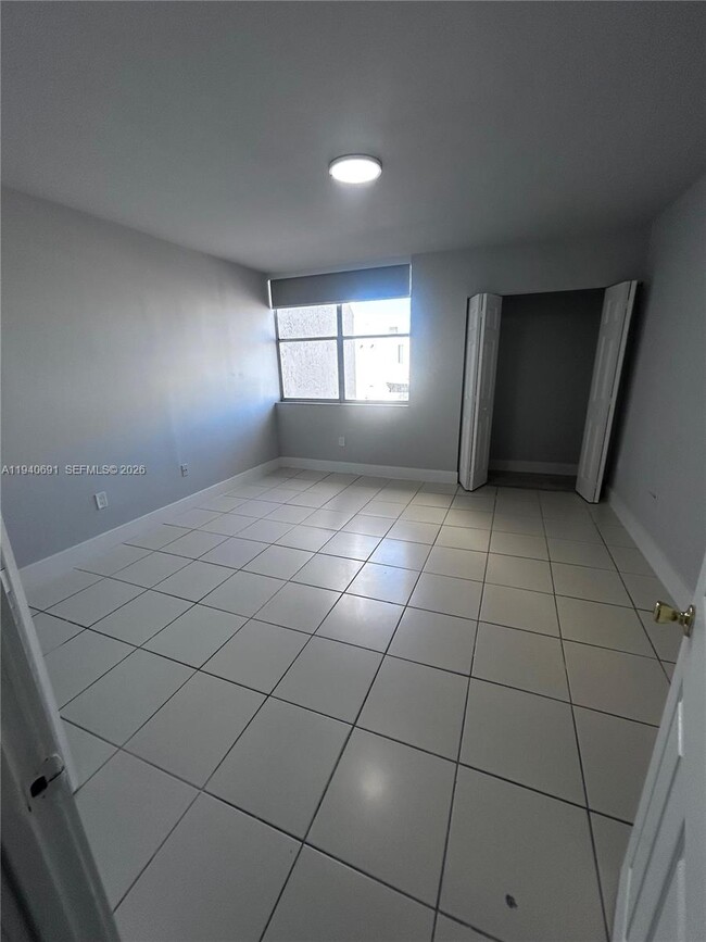 Building Photo - 3820 W 9th Way