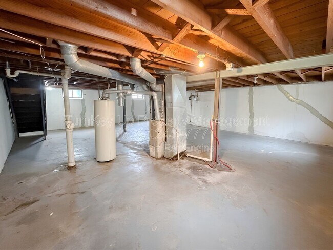 Building Photo - 7724 Monroe Dr