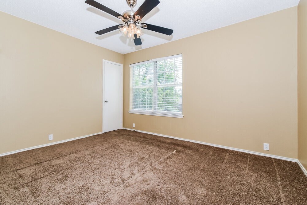 Building Photo - 3304 Creekwood Dr