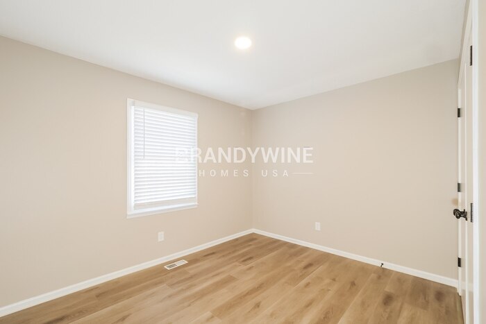 Building Photo - 941 NE Bristol Dr