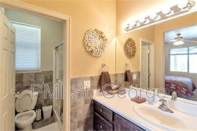 Building Photo - 3241 E Fourteen Fairway Dr