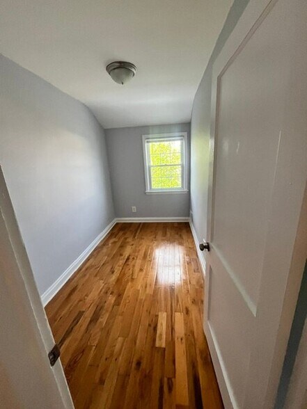 Building Photo - 421 Torner Rd