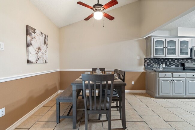 Building Photo - Captivating 3-Bedroom Escape with Private Deck & HOA Pool Access in Grand Prairie!