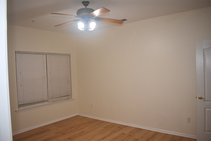 Building Photo - 815 Dominick Ct