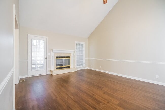 Building Photo - 606 Knollwood Dr