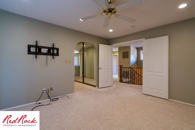 Building Photo - Spacious 5 Bedroom Home in A Quiet Communi...