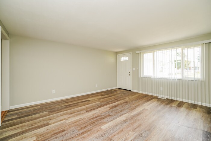 Building Photo - 333 Brownstone Dr
