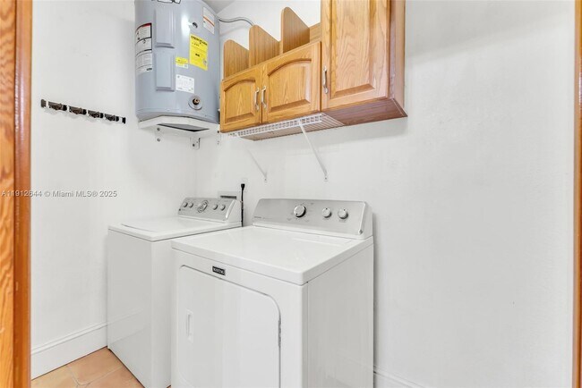 Building Photo - 1514 Capri St