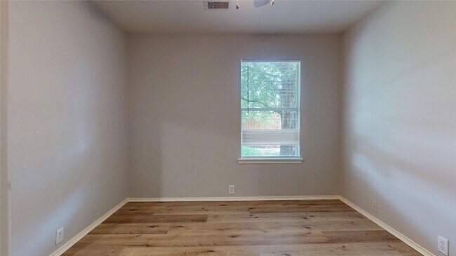 Building Photo - 1103 Sun Prairie Dr
