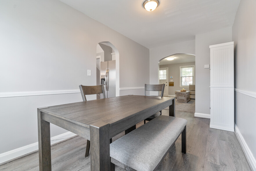 Formal Dining Room - 1067 Elm Rd